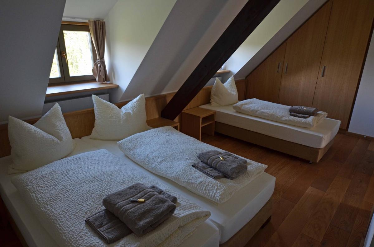 3-Bett-Zimmer im Dachgeschoß